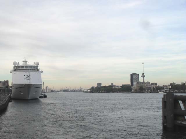 Cruiseschip ms Columbus van Cruise & Maritime Voyages aan de Cruise Terminal Rotterdam